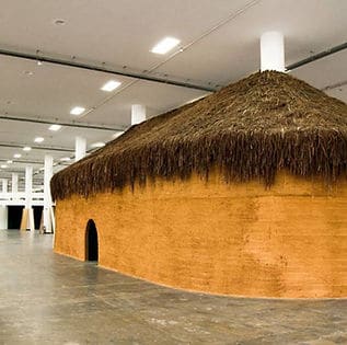 Oca Bienal | Taipal & Bené Fonteles</p>
<p>Bienal de Artes de São Paulo - São Paulo, SP<br />
2017</p>
<p>Projeto: Arquiteto Paulo Montoro</p>
<p>Oca executada em taipa de mão