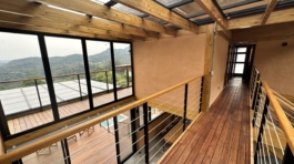 LucioFleury_corredor_residência_taipademão_chãodemadeira