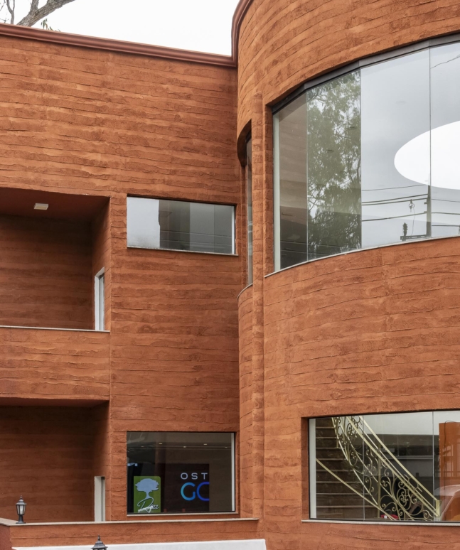 fachada_curva_revestimento_vermelho